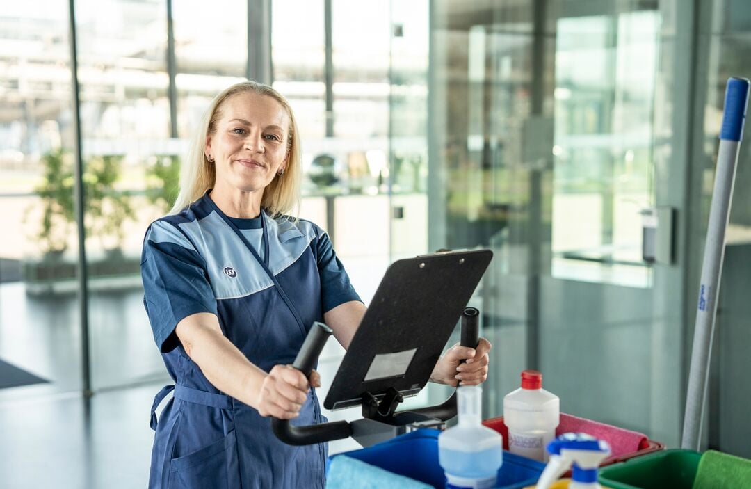 Web_Desktop-2024_ISS_AT_Various Services_02_Hero foto